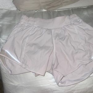 Lulu hotty hot shorts low -rise 2.5”